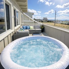 Beachfront Cabin I Lagoon Point I Sleeps 4 I Hot Tub