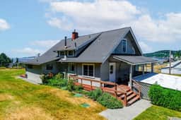 Maxwelton Farmhouse | Beach Access | Sleeps 18 - Image 3