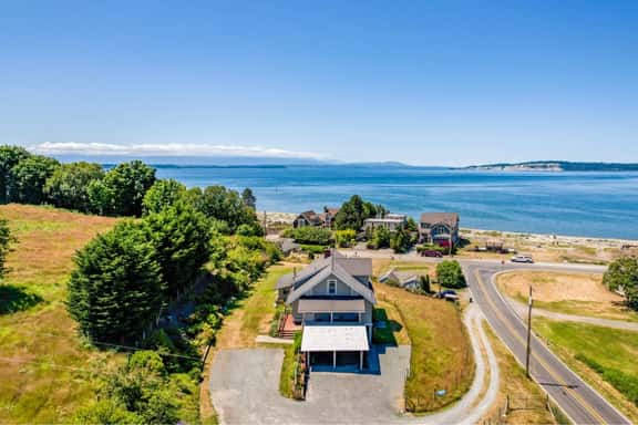 Maxwelton Farmhouse | Beach Access | Sleeps 18 - Image 1