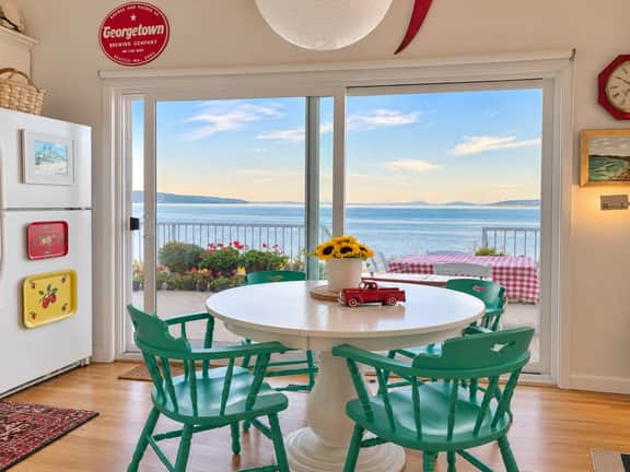 Baby Island Bungalow I Beach Access I Sleeps 4 - Image 2