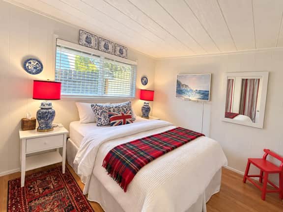 Baby Island Bungalow I Beach Access I Sleeps 4 - Image 5
